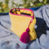 Trousse de toilette EIDA avec fermeture éclair flashy et pompon artisanal marocain